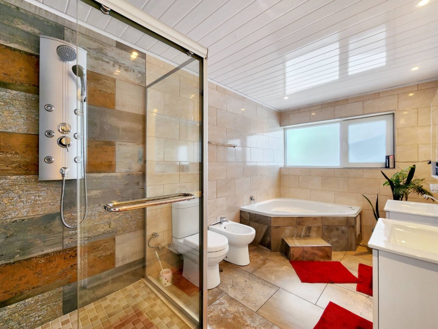 To Let 3 Bedroom Property for Rent in Zeekoevlei Western Cape